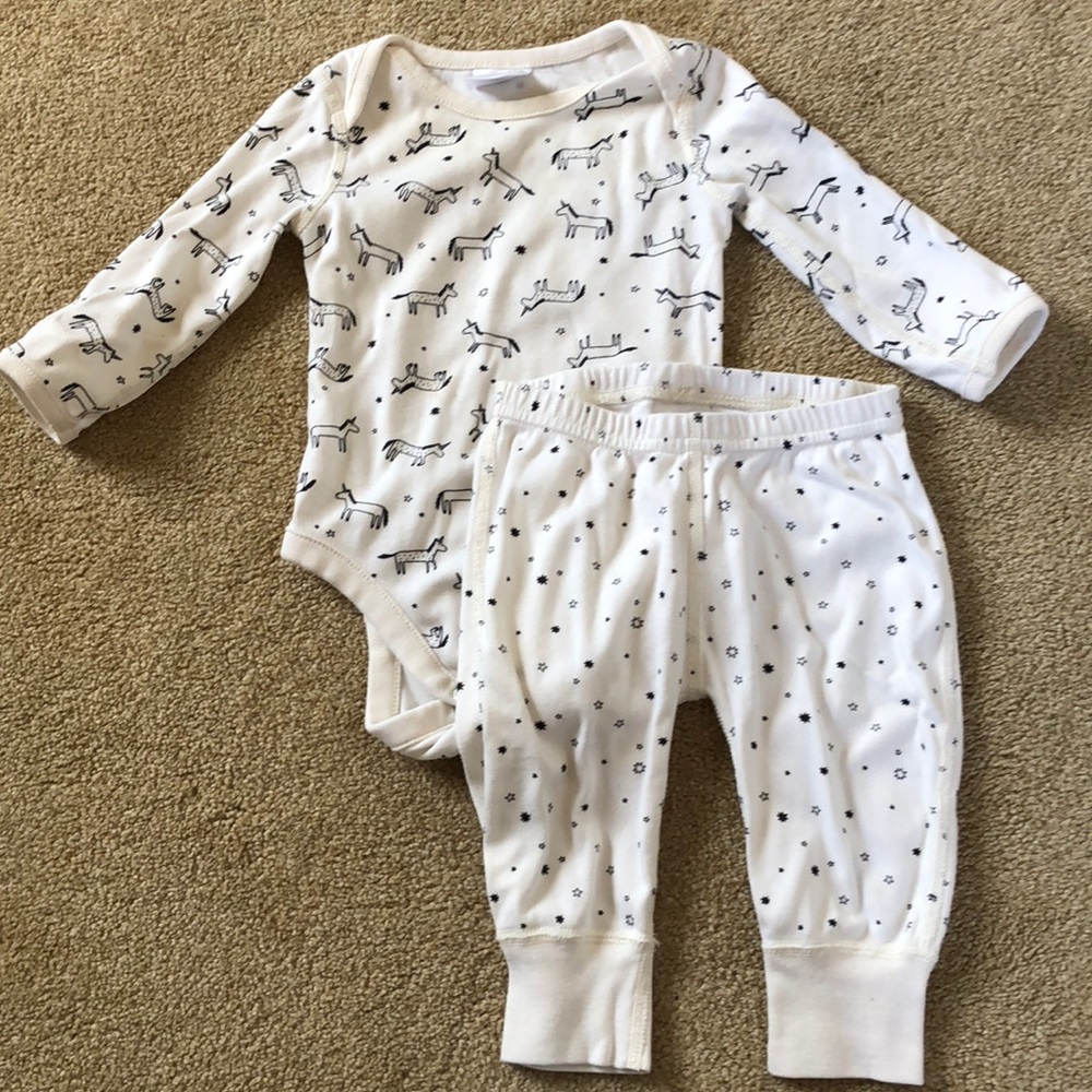 Hanna Andersson body suit and leggings 3-6 mos